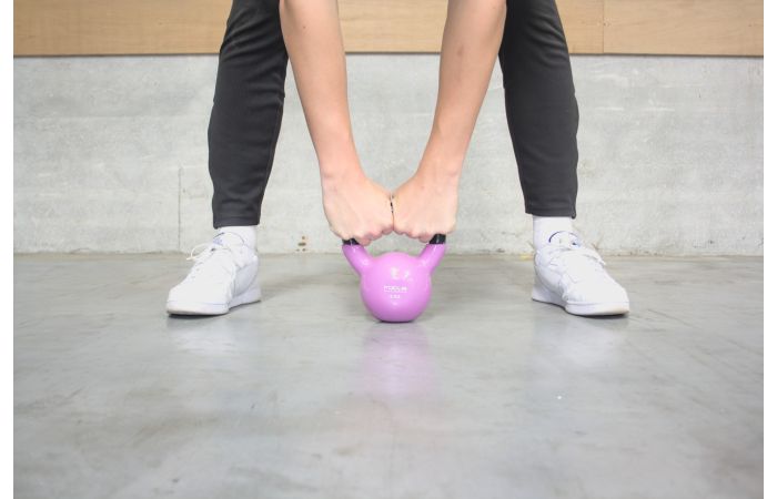 Kit 5 Unidades de Kettlebells de Ferro Pintado Preto 4Kg 6Kg 8Kg 10Kg e 12Kg